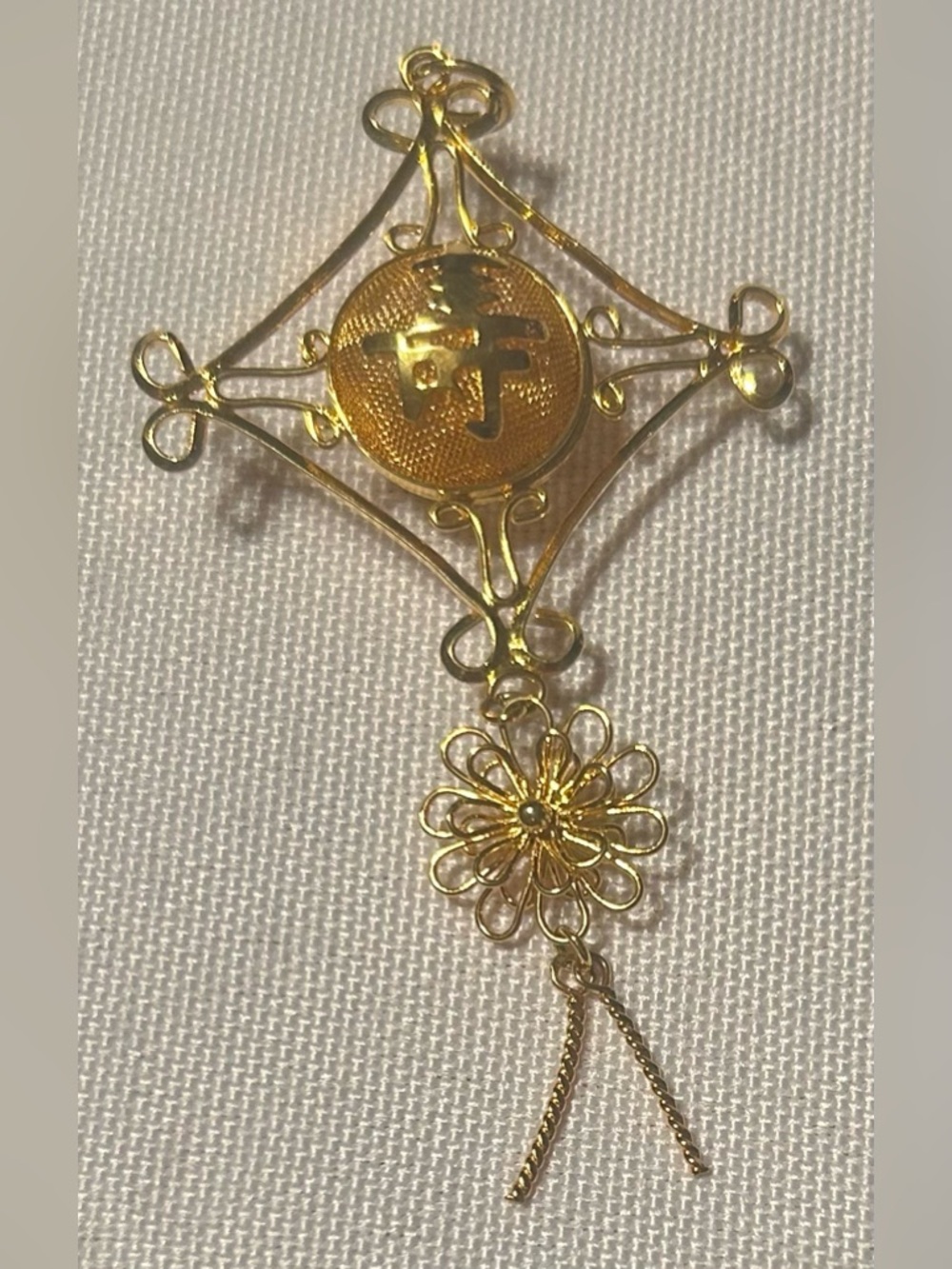 Vintage Gold Tone Filigree Gilt Vinaigrette Pendant (chain not included)
